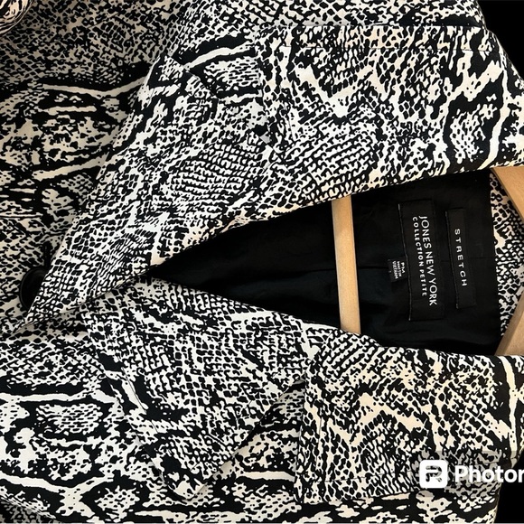 Jones  New York cropped jacket. - Picture 3 of 4